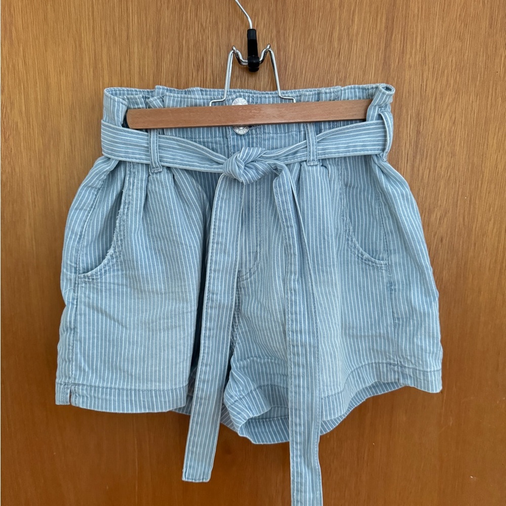 American Eagle High Rise Striped Blue Jean Short w/ Tie Belt